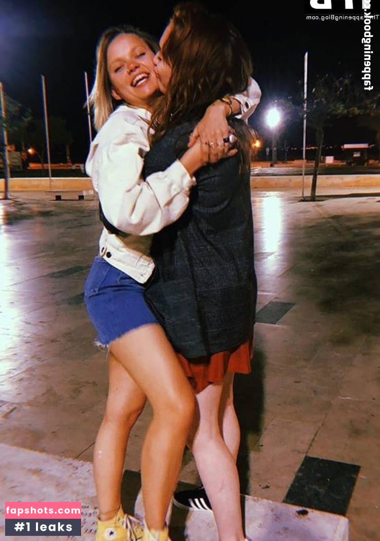 Ellie Duckles gallery photo #5