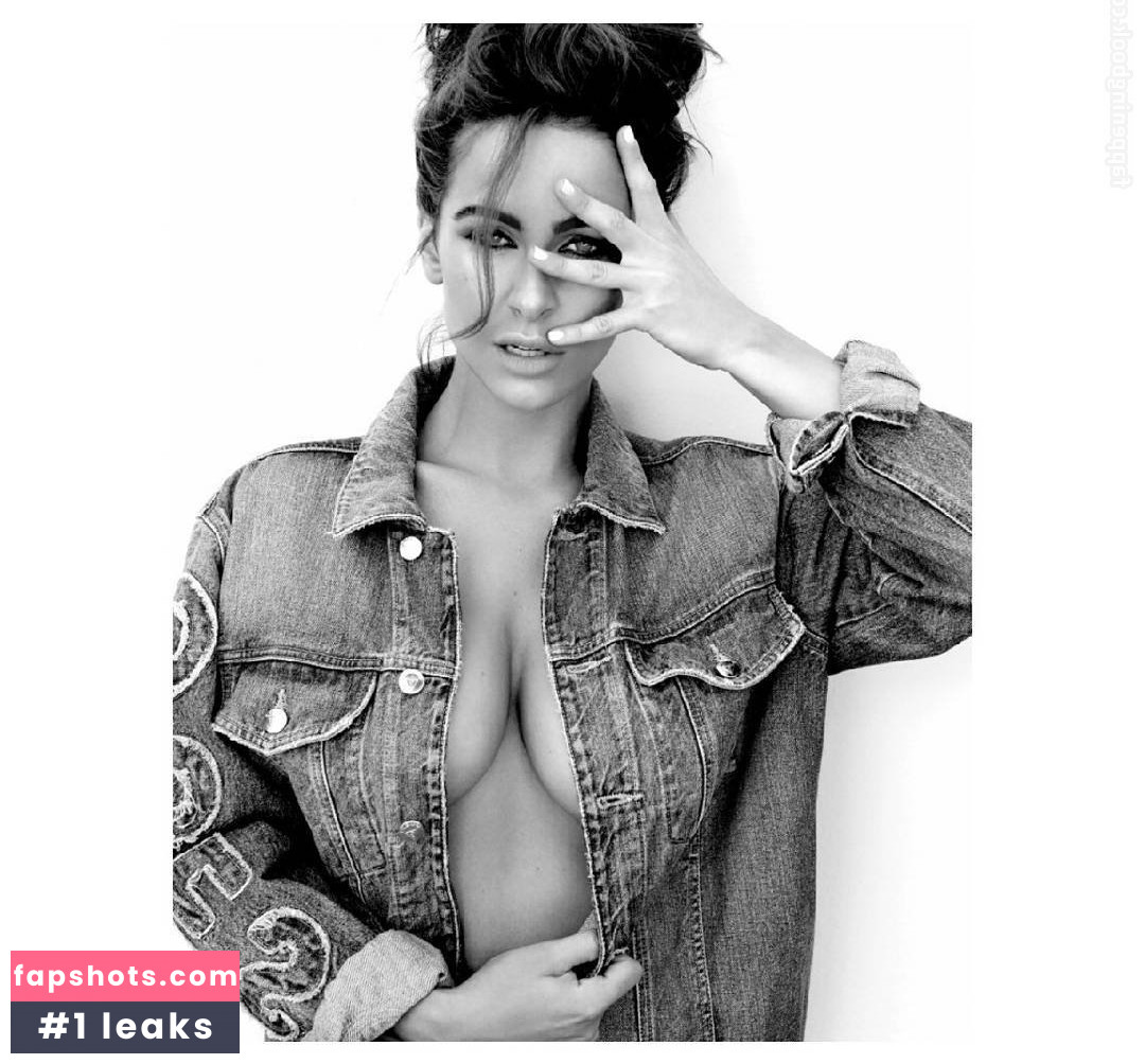 Ellie Gonsalves gallery photo #16