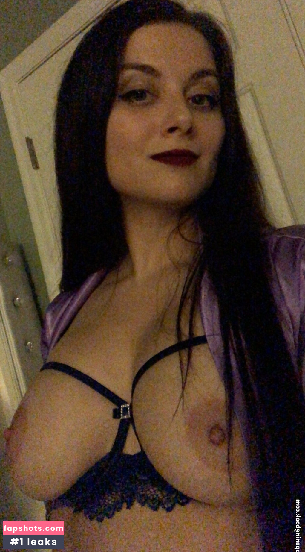 Ellie Idol gallery photo #27