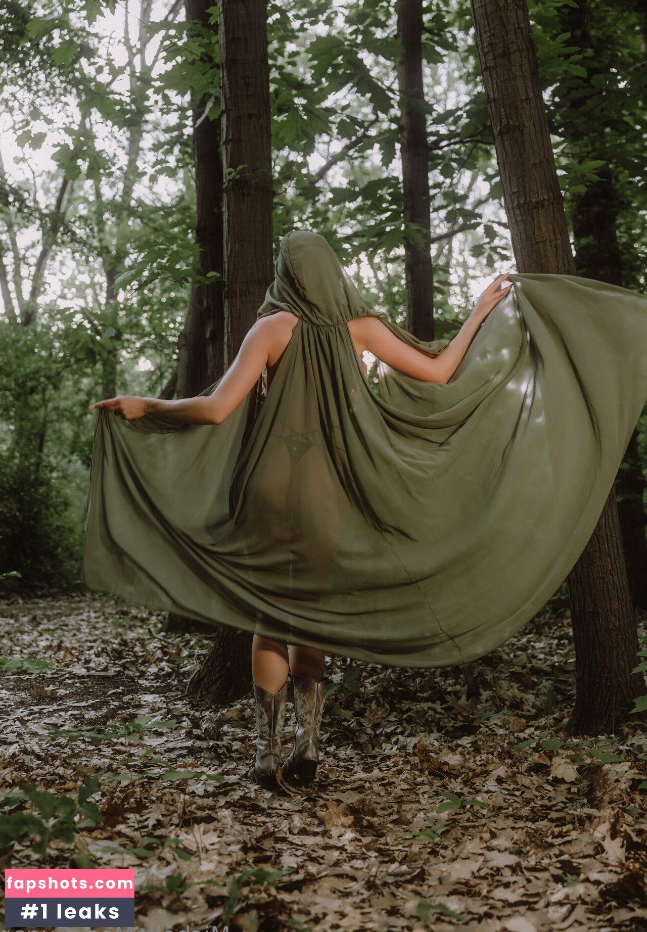 Ellie Land gallery photo #35