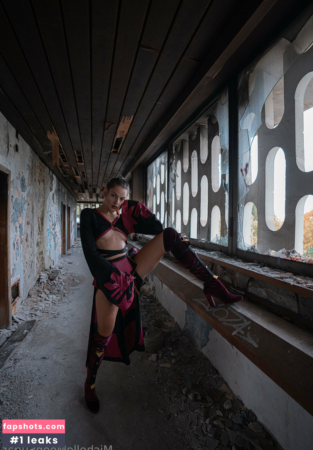 Ellie Land gallery photo #39