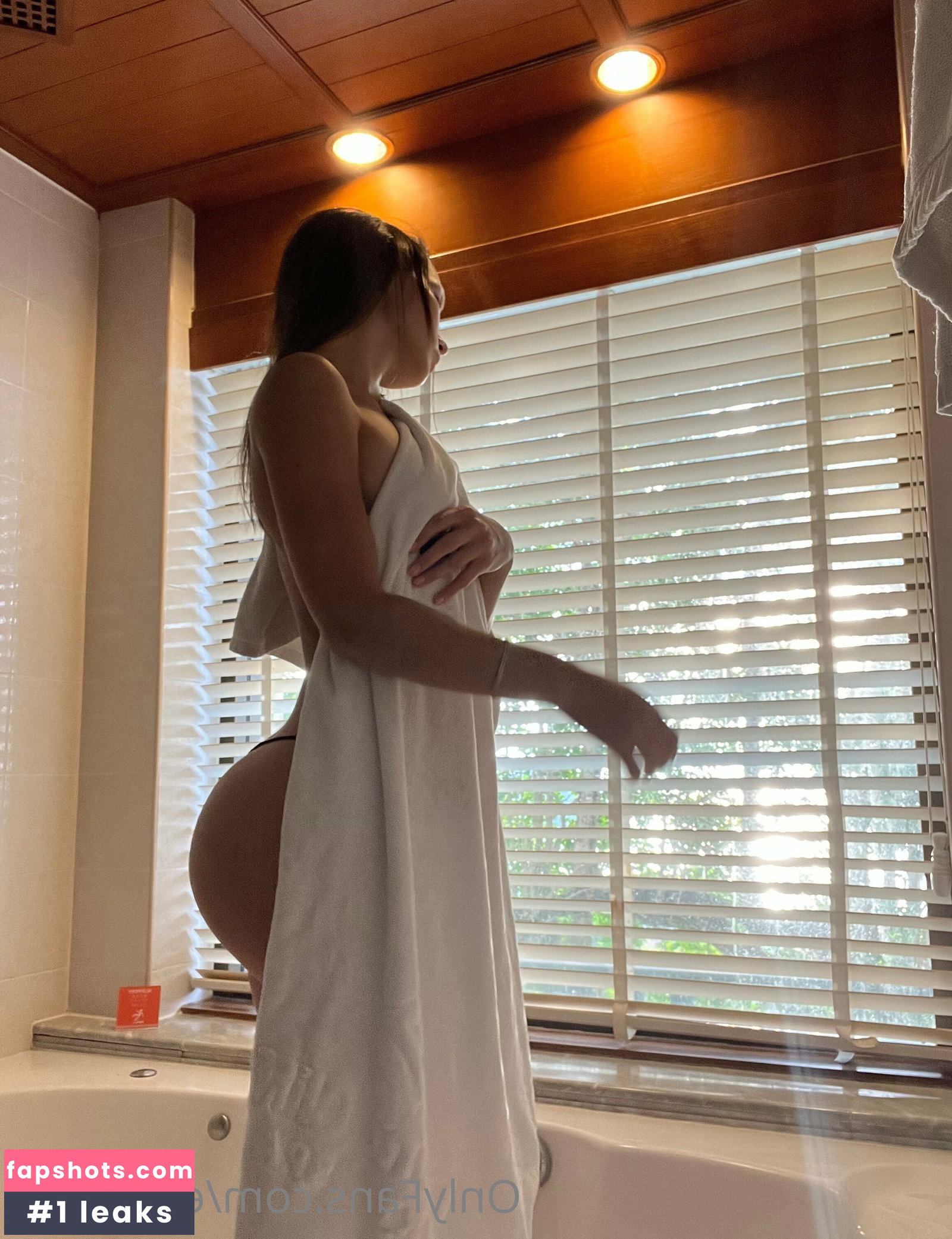 Ellie Leen gallery photo #2383