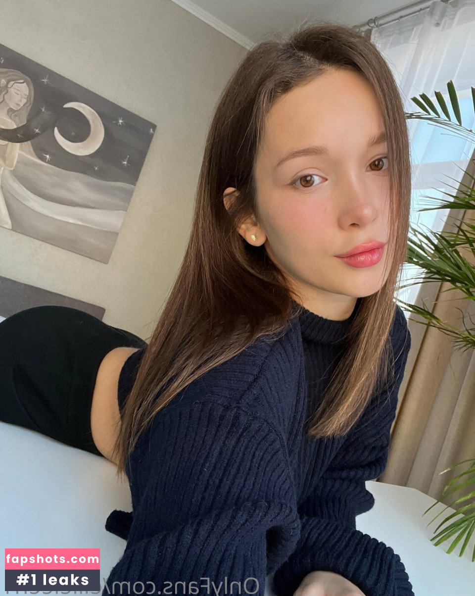 Ellie Leen gallery photo #2019