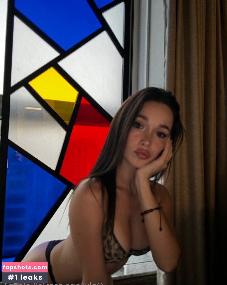 Ellie Leen gallery photo #2634