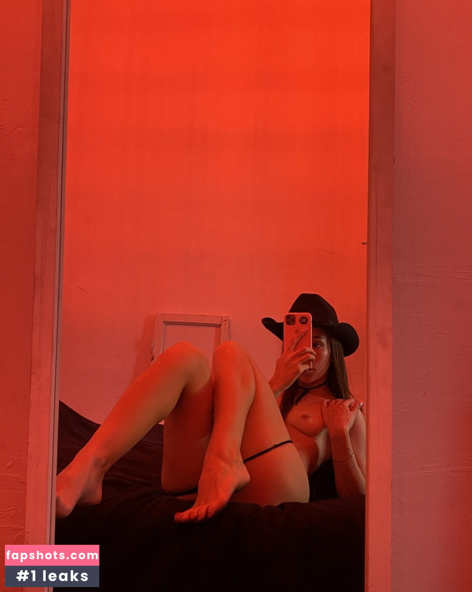 Ellie Leen gallery photo #2194