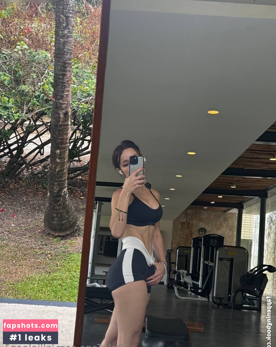 Ellie Leen gallery photo #3