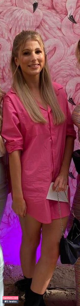 Ellie M nude babe gallery