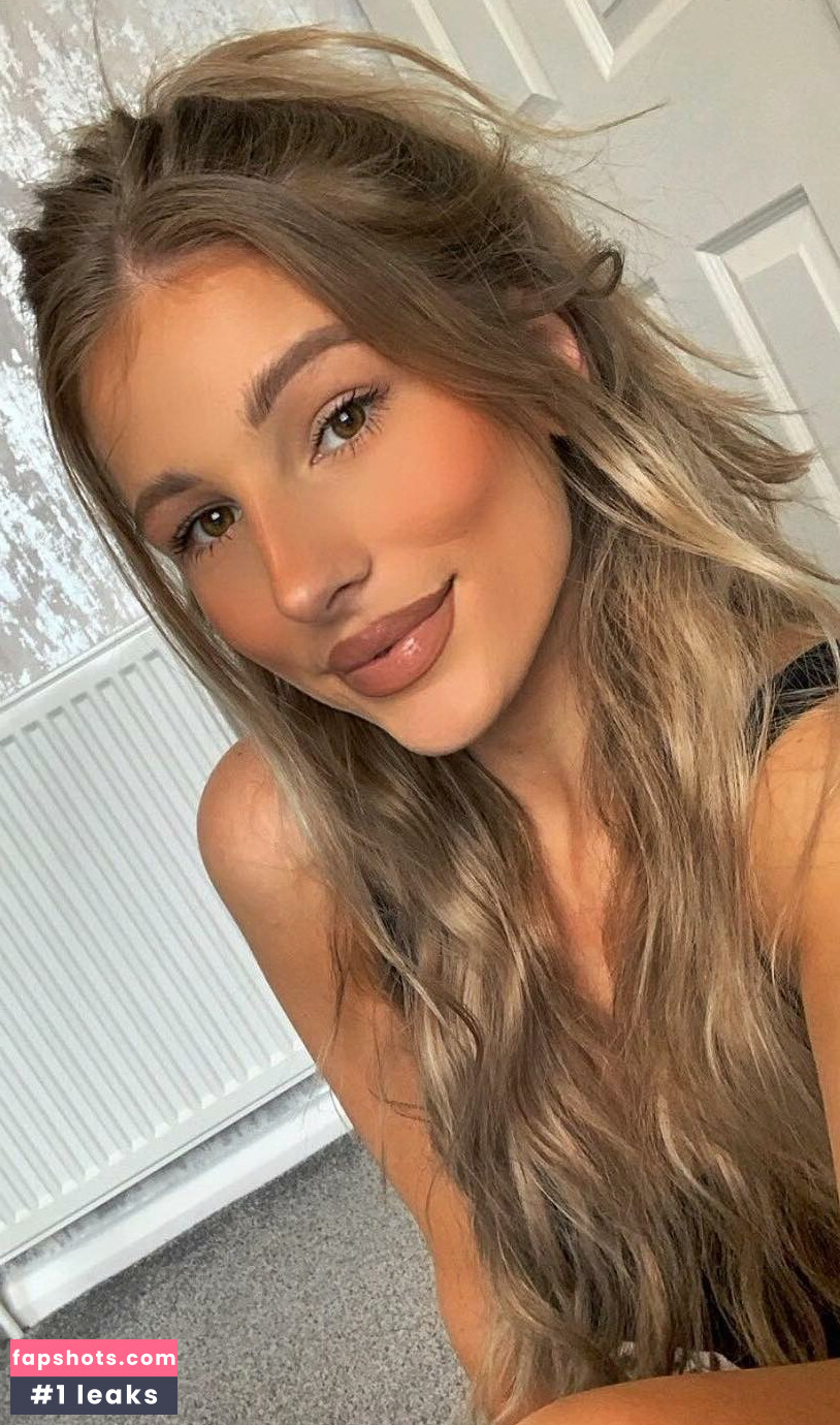 Ellie M gallery photo #17