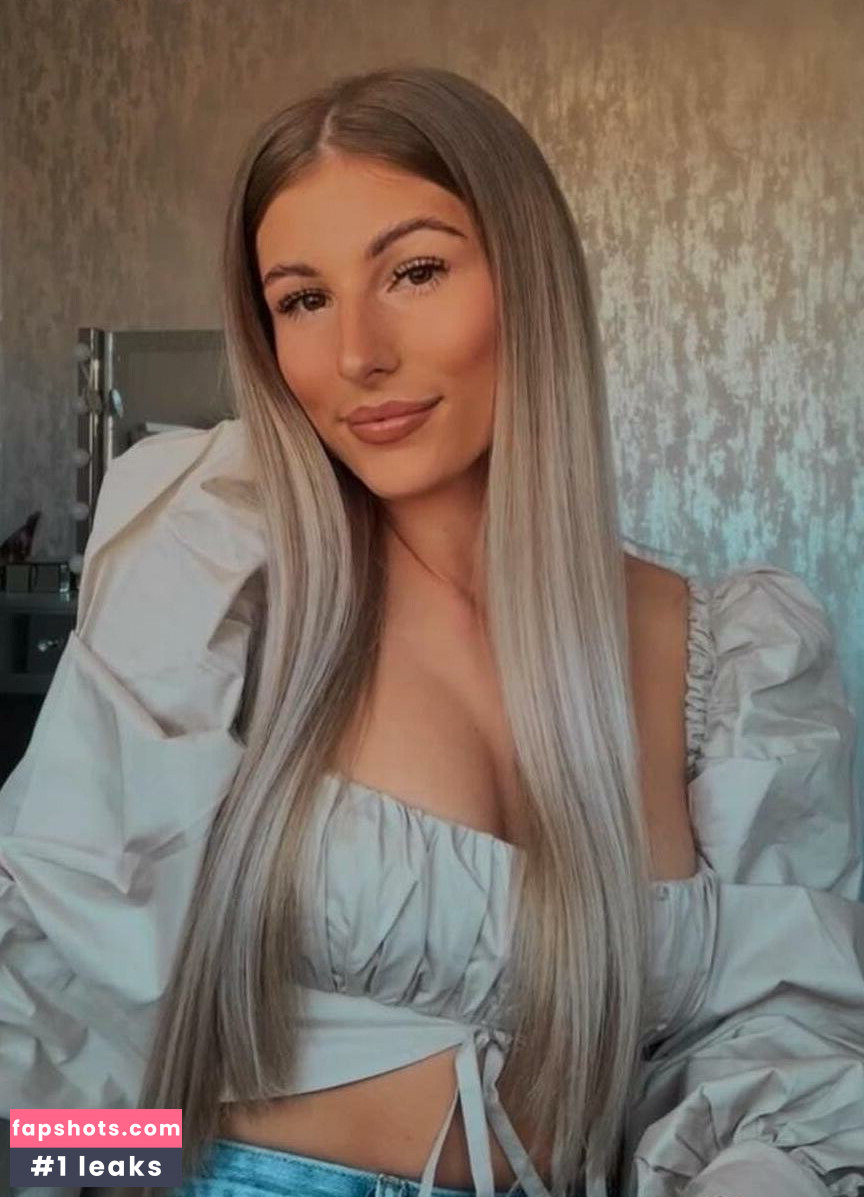 Ellie M gallery photo #18