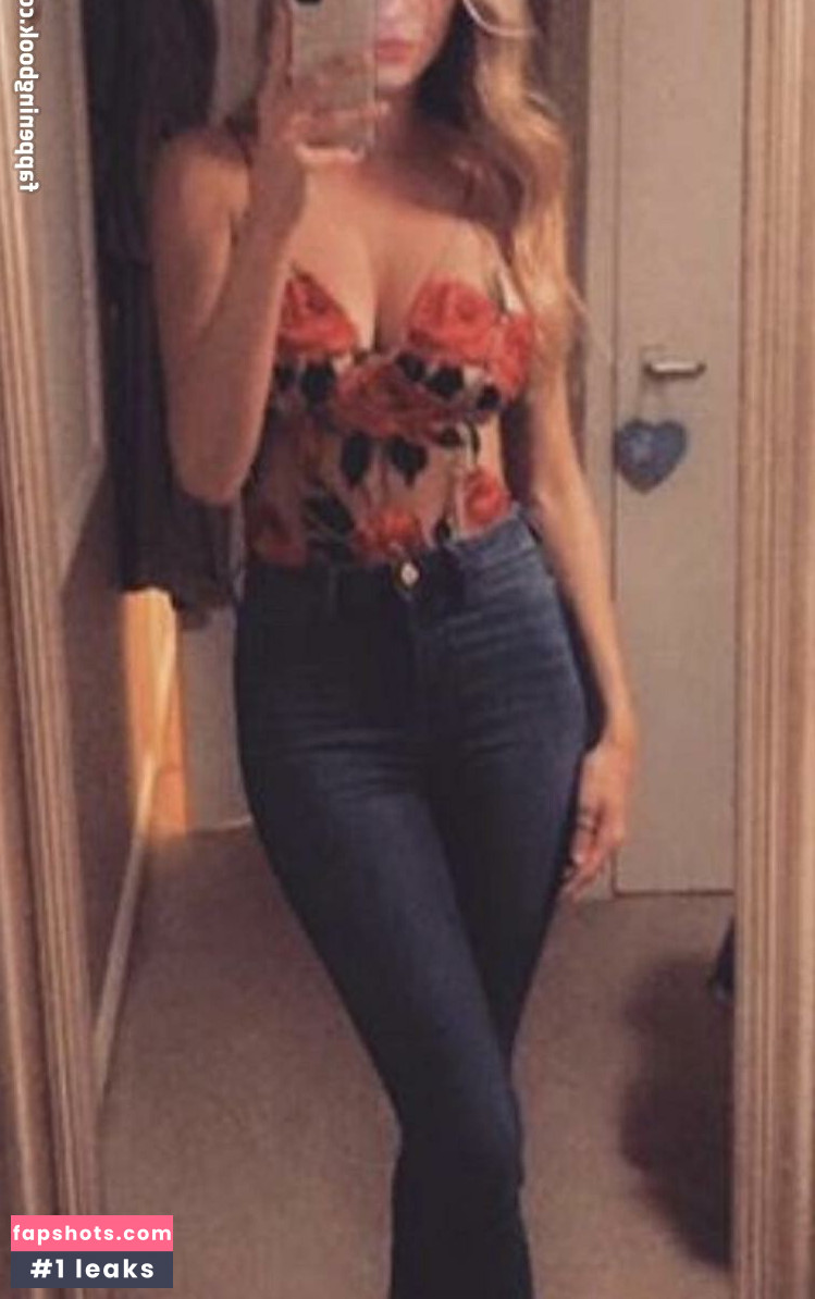 Ellie M gallery photo #20