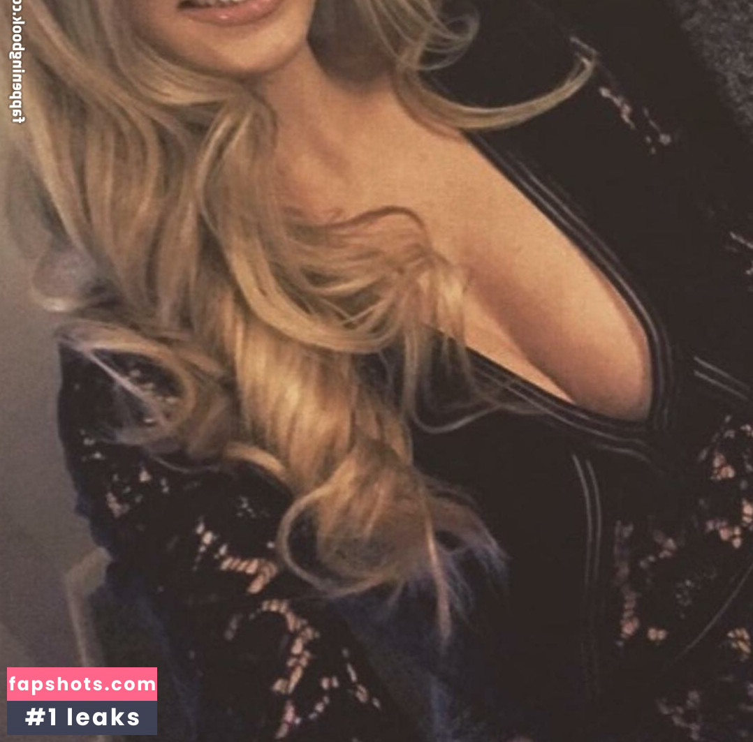 Ellie M gallery photo #8