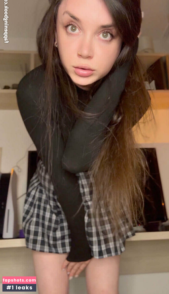 ellie.quincy gallery photo #6