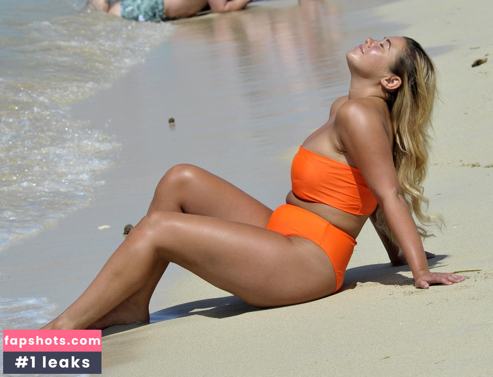 Ellie Young gallery photo #77