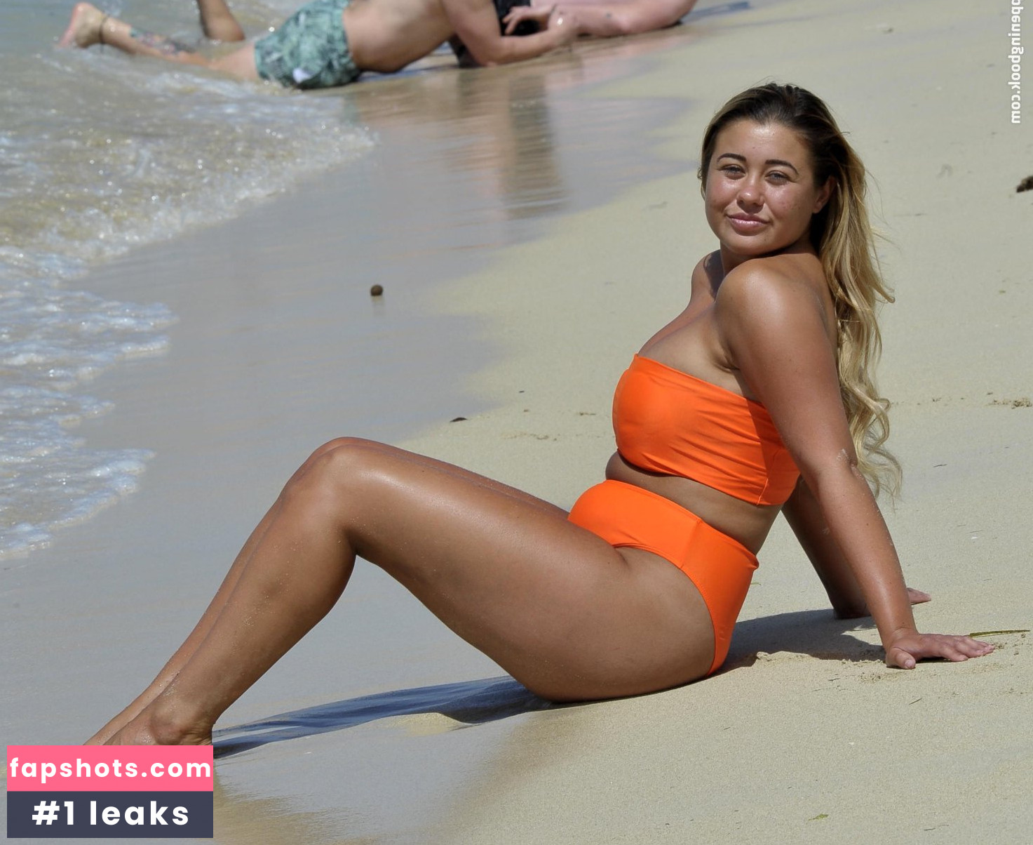 Ellie Young gallery photo #78