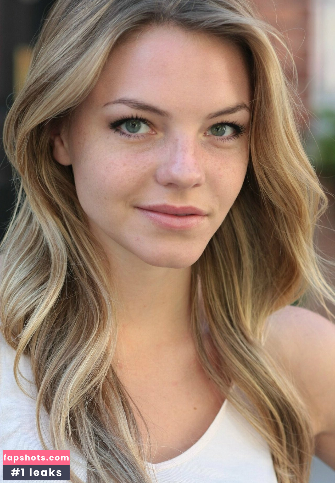 Eloise Mumford gallery photo #8