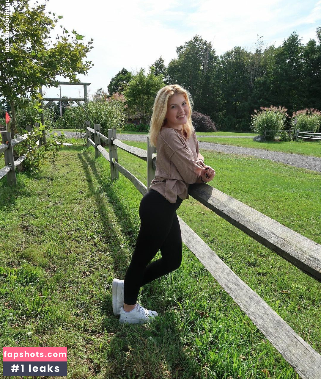 Elsuzannee gallery photo #27