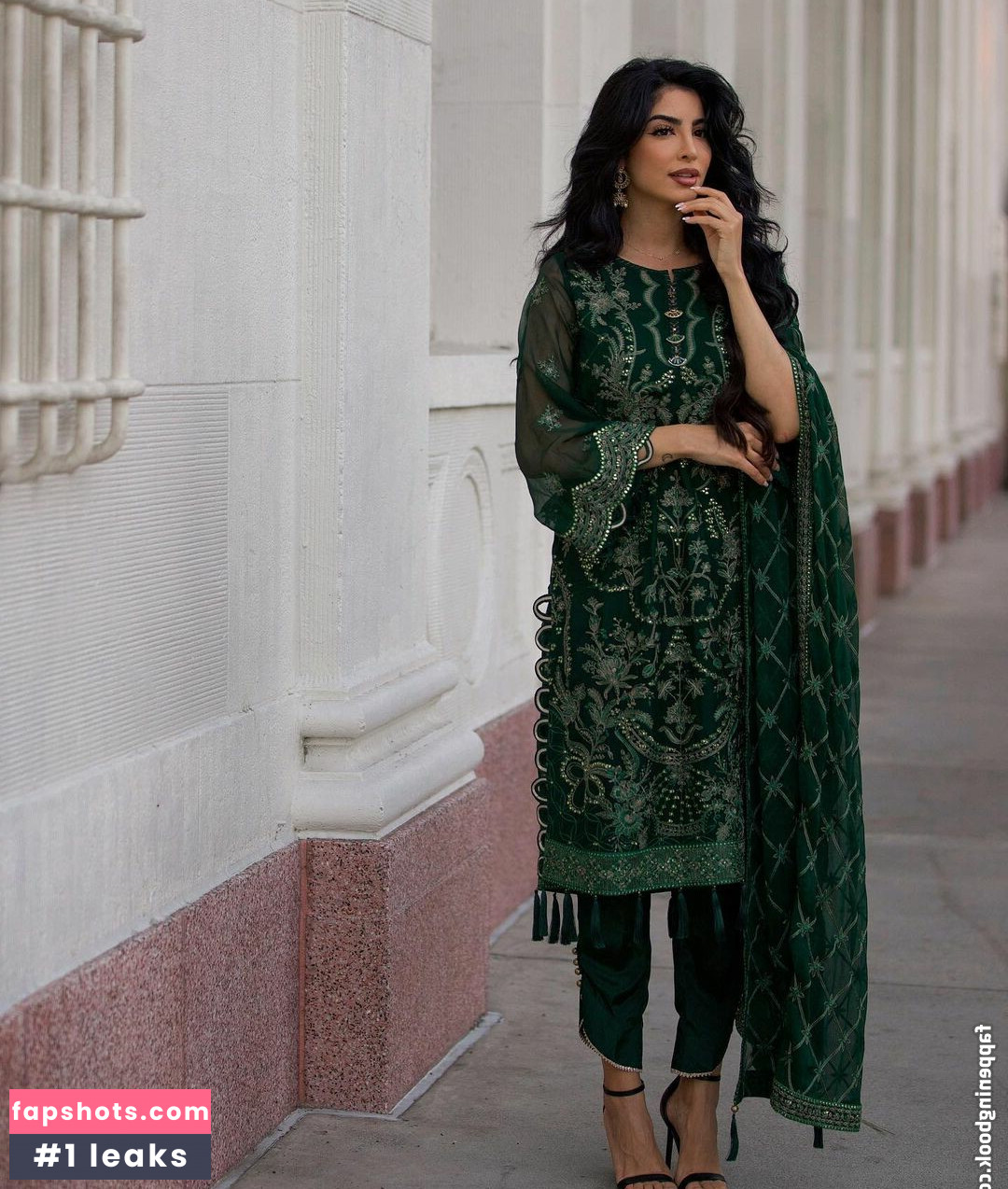 Elwa Saleh gallery photo #33