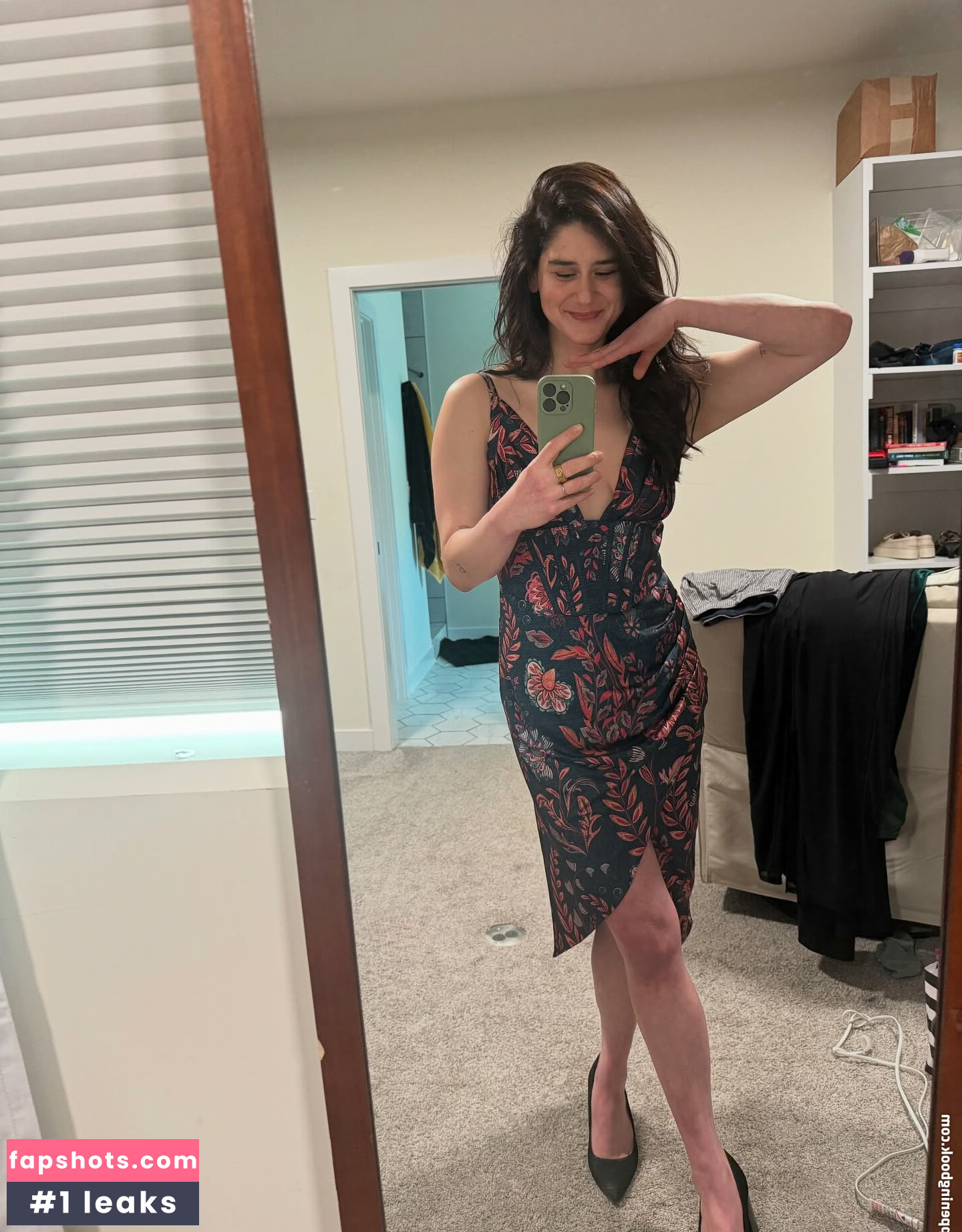 Elyse Myers gallery photo #8