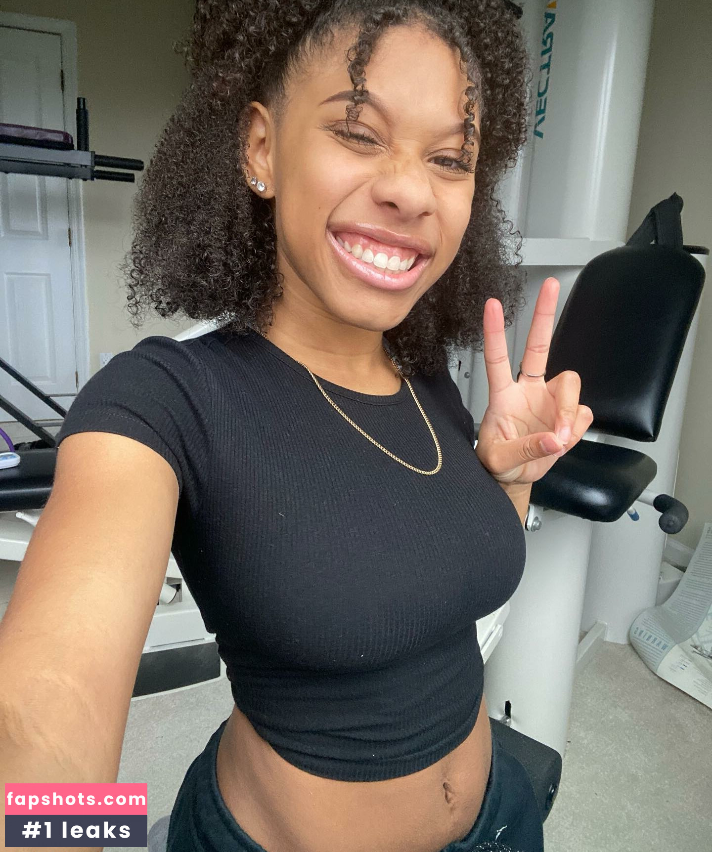 Elyse Rey gallery photo #14