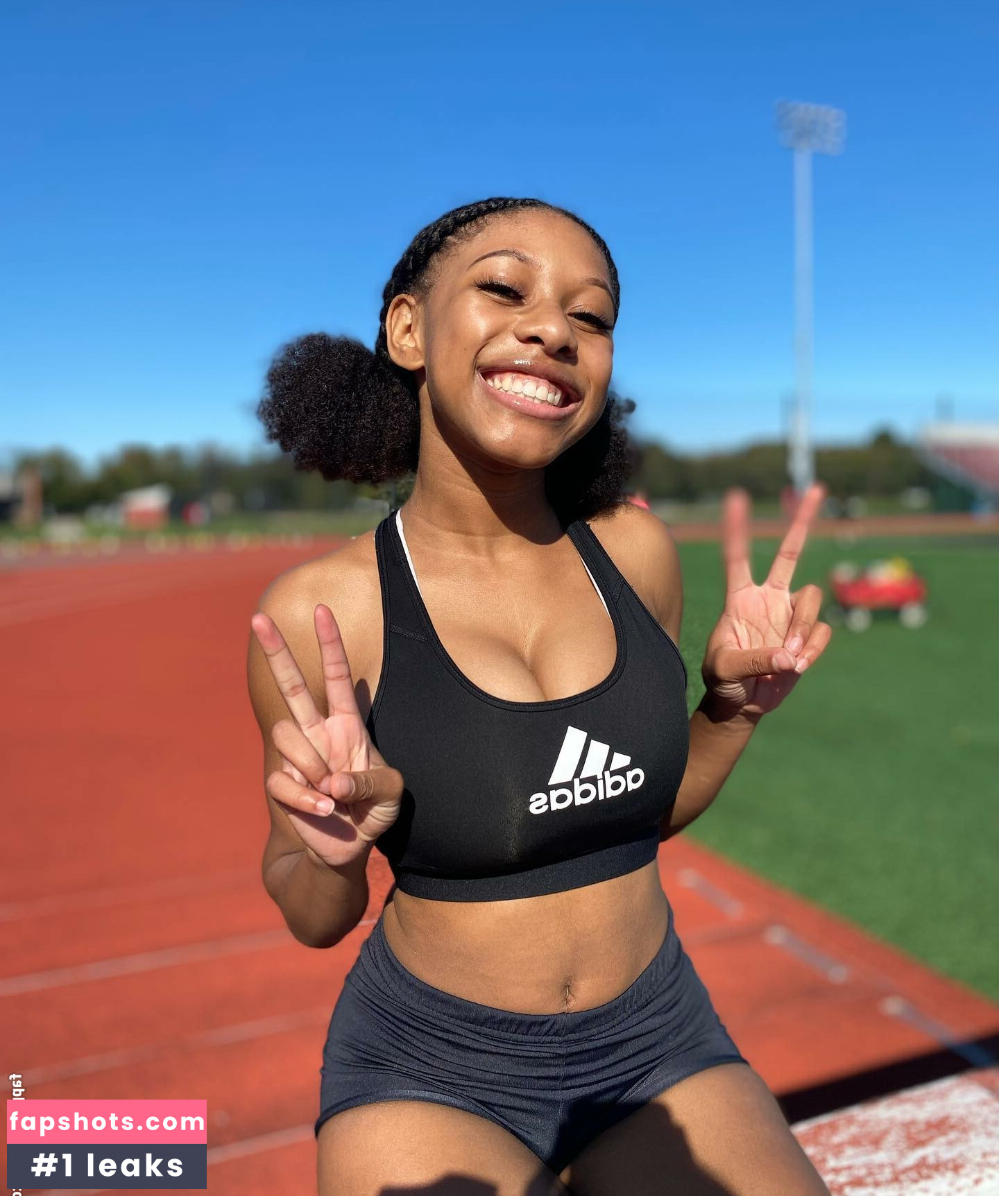 Elyse Rey gallery photo #3