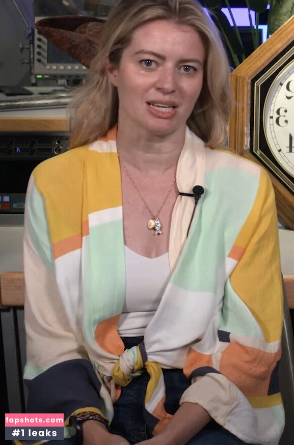 Elyse Willems gallery photo #11