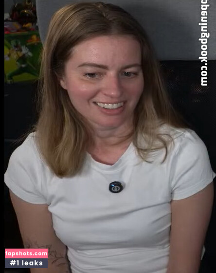 Elyse Willems gallery photo #13