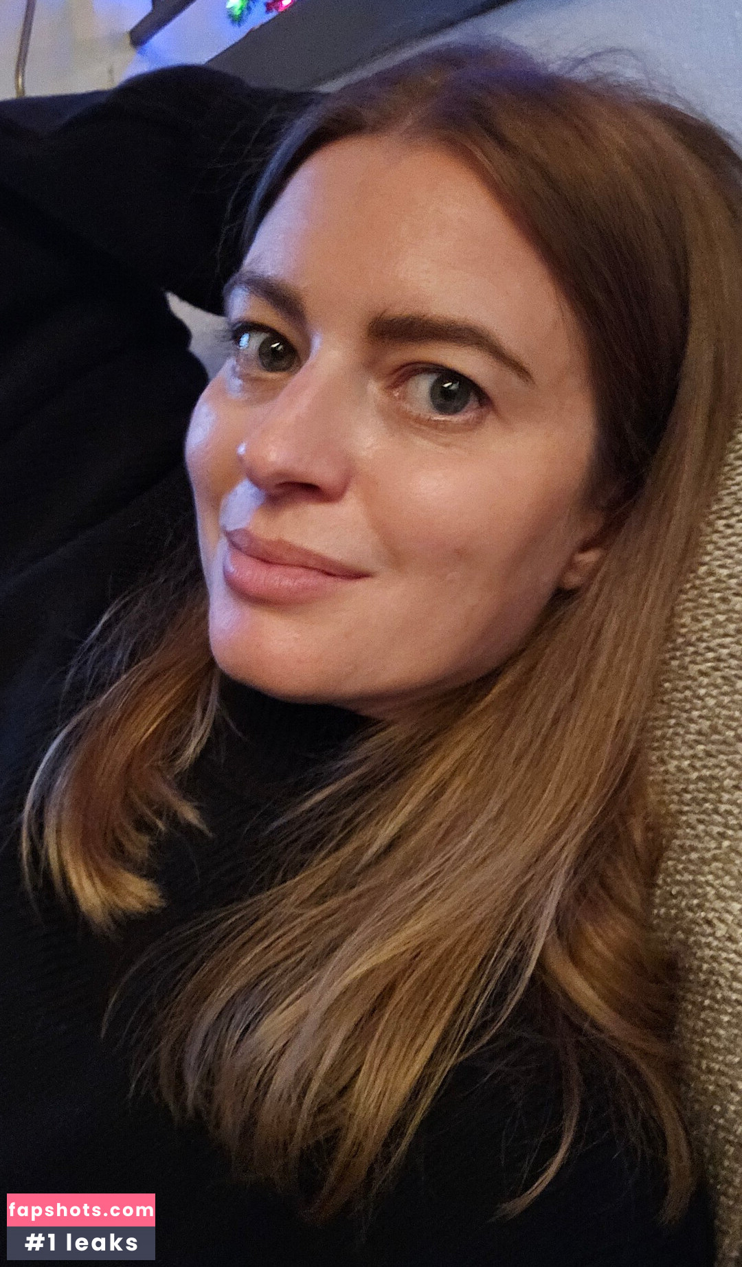 Elyse Willems gallery photo #15