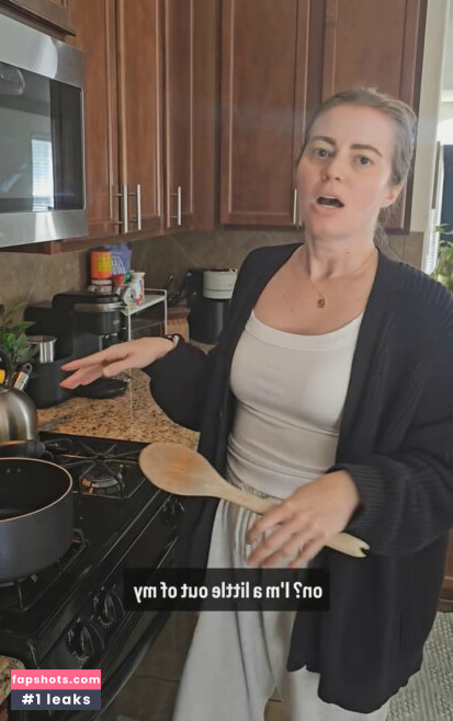 Elyse Willems gallery photo #17