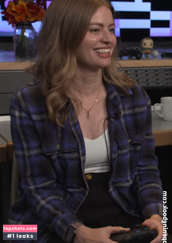 Elyse Willems gallery photo #20