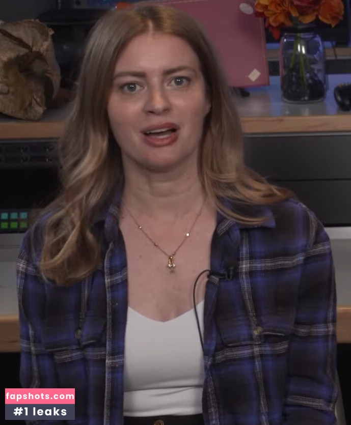 Elyse Willems gallery photo #21