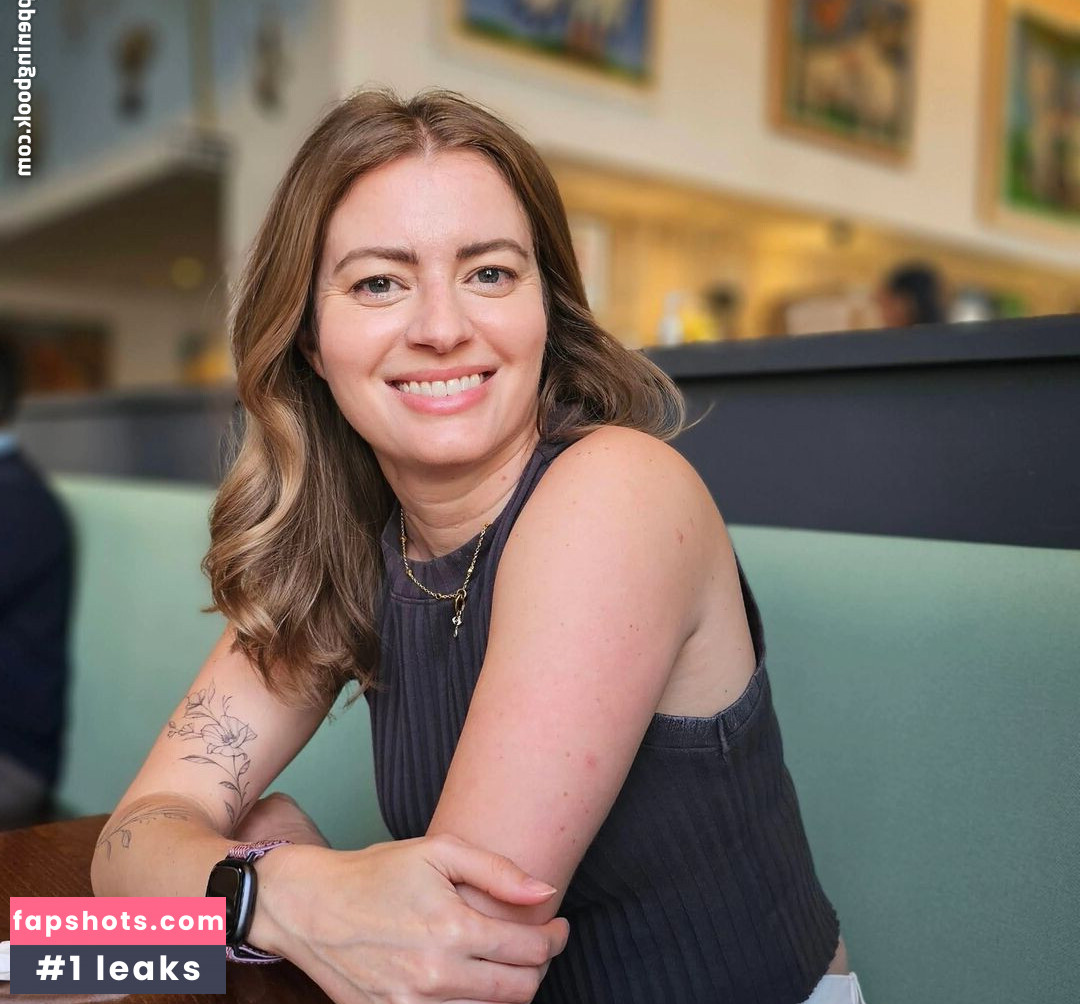 Elyse Willems gallery photo #24