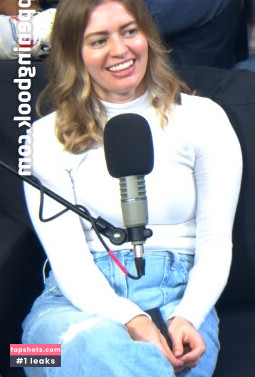 Elyse Willems gallery photo #25