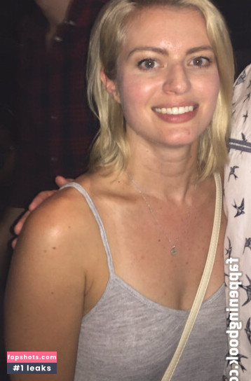 Elyse Willems gallery photo #27