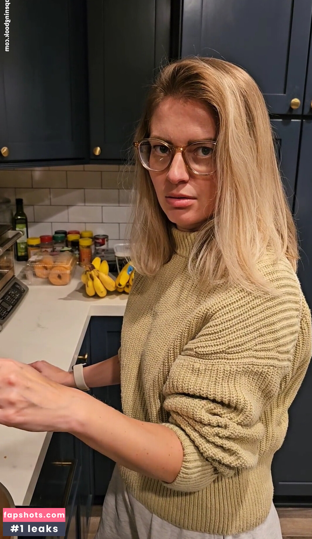 Elyse Willems gallery photo #30