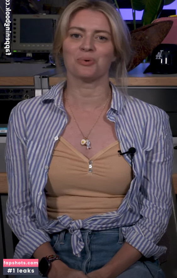 Elyse Willems gallery photo #4