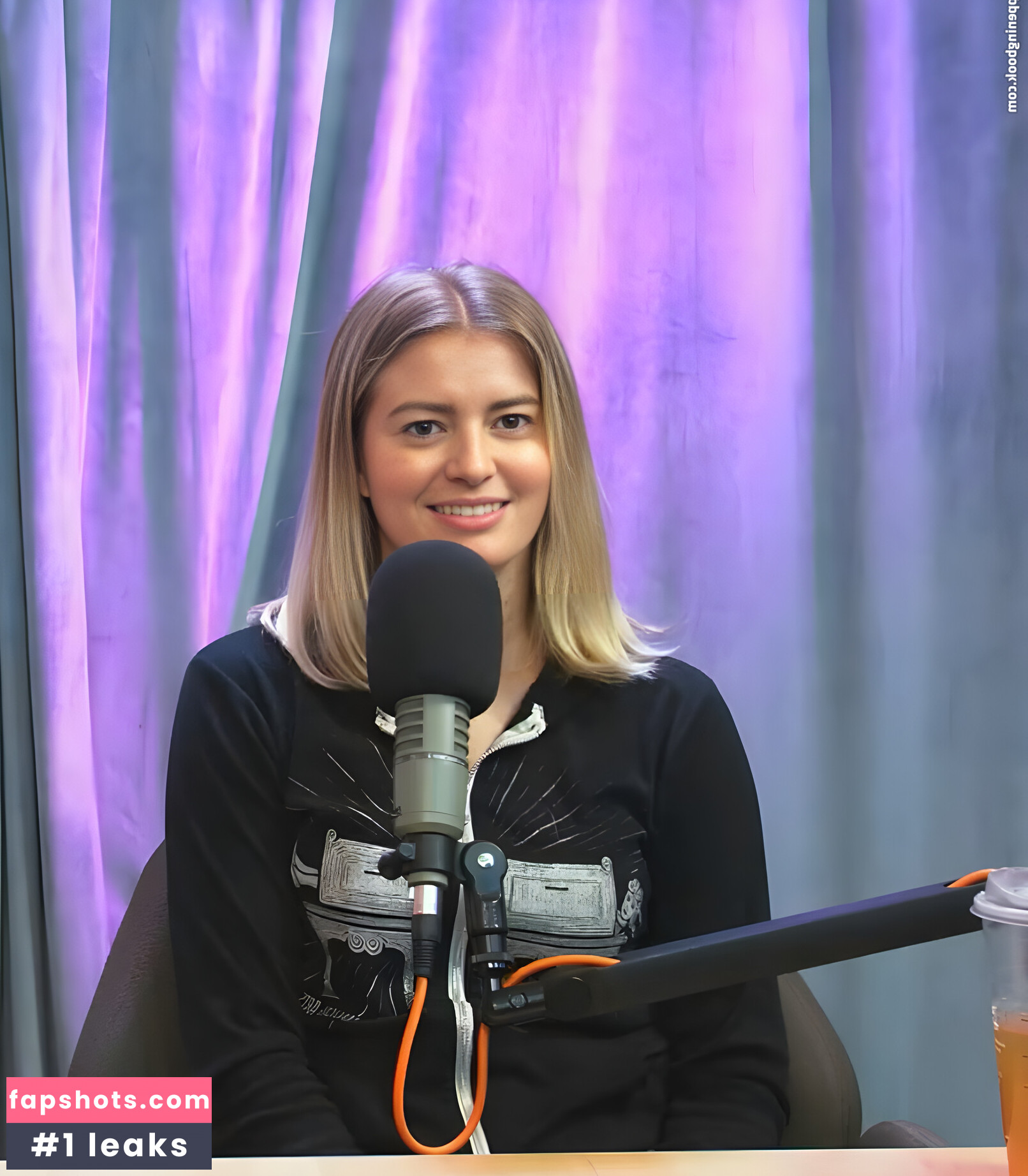 Elyse Willems gallery photo #31