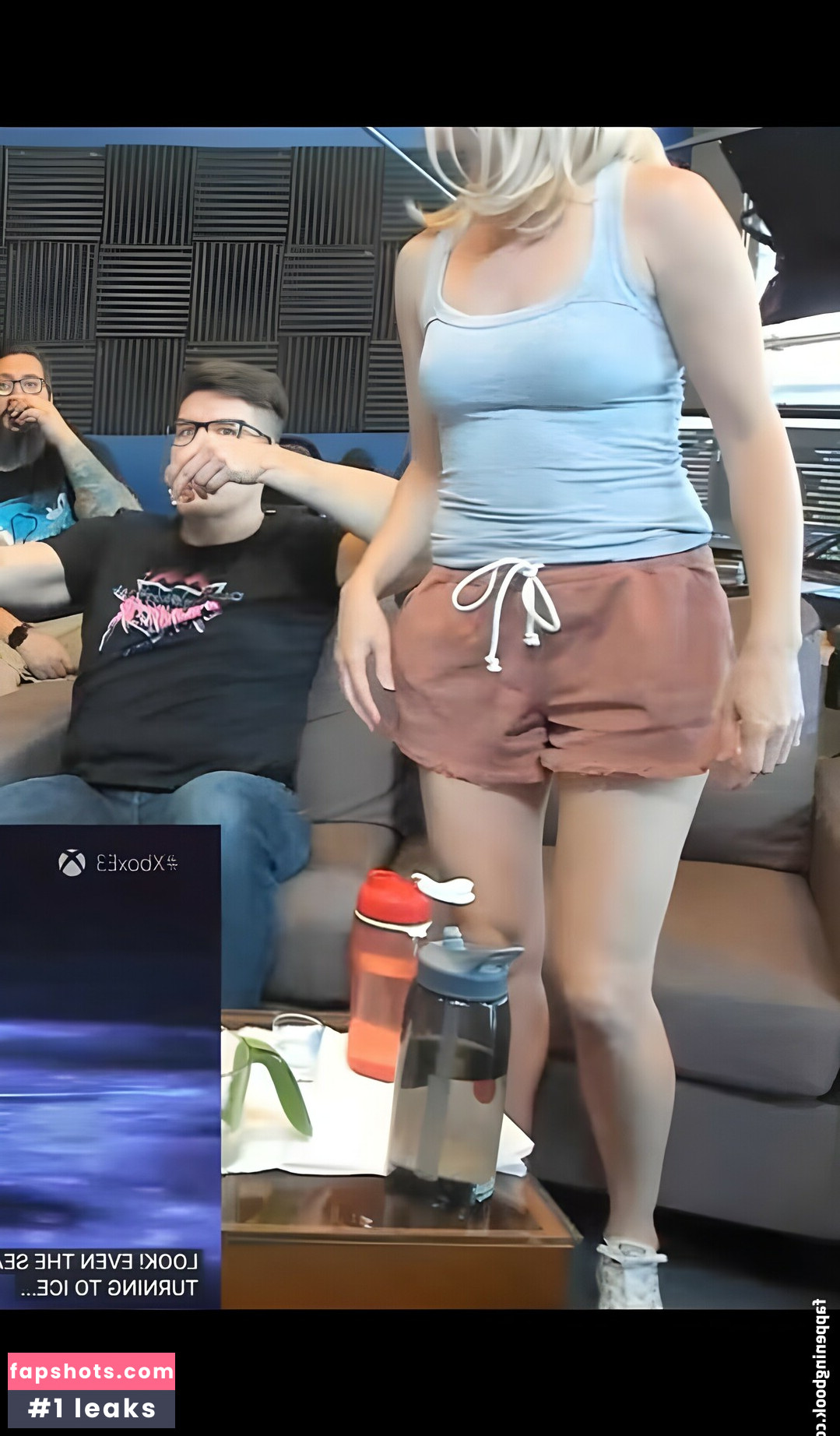 Elyse Willems gallery photo #33