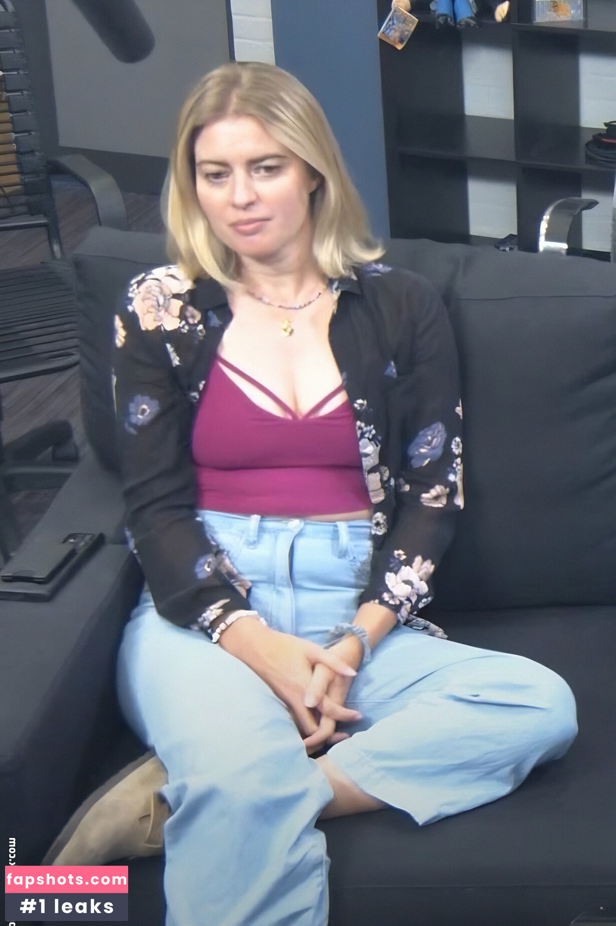 Elyse Willems gallery photo #35