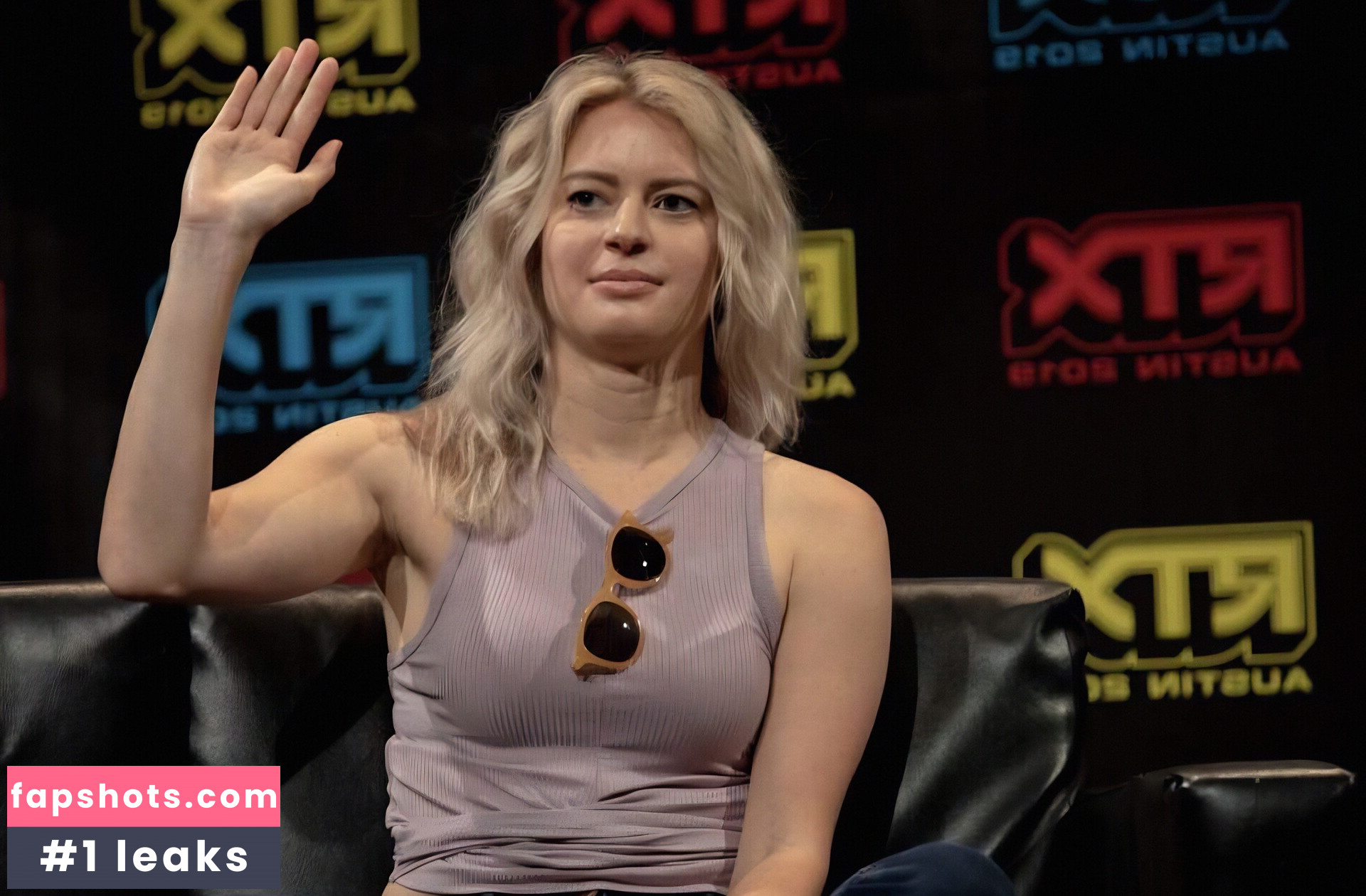 Elyse Willems gallery photo #37