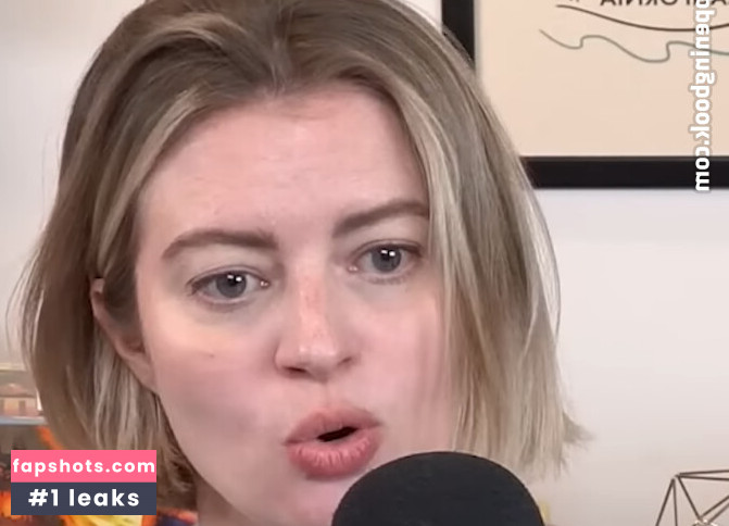 Elyse Willems gallery photo #45