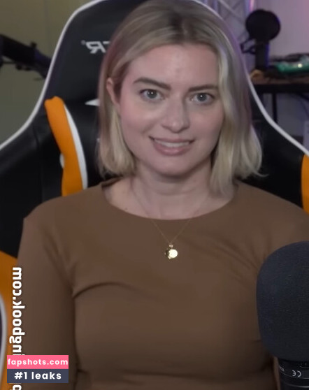 Elyse Willems gallery photo #49