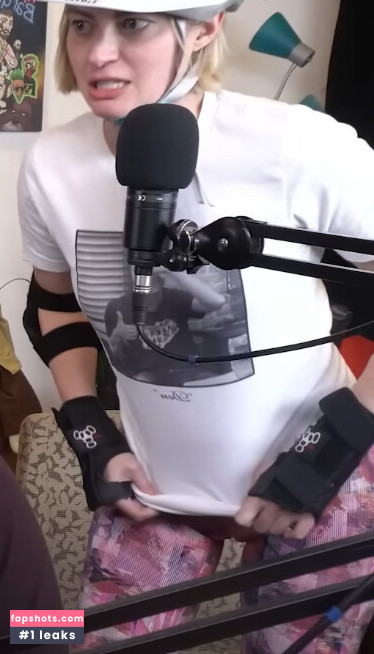 Elyse Willems gallery photo #52