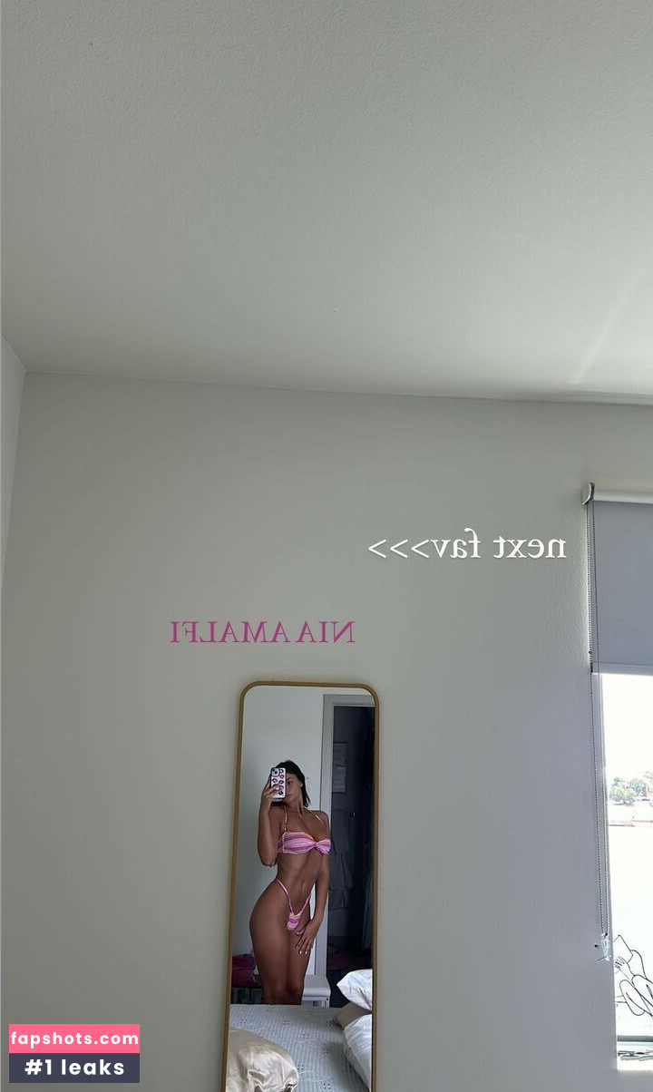 Elyssa Williams gallery photo #18