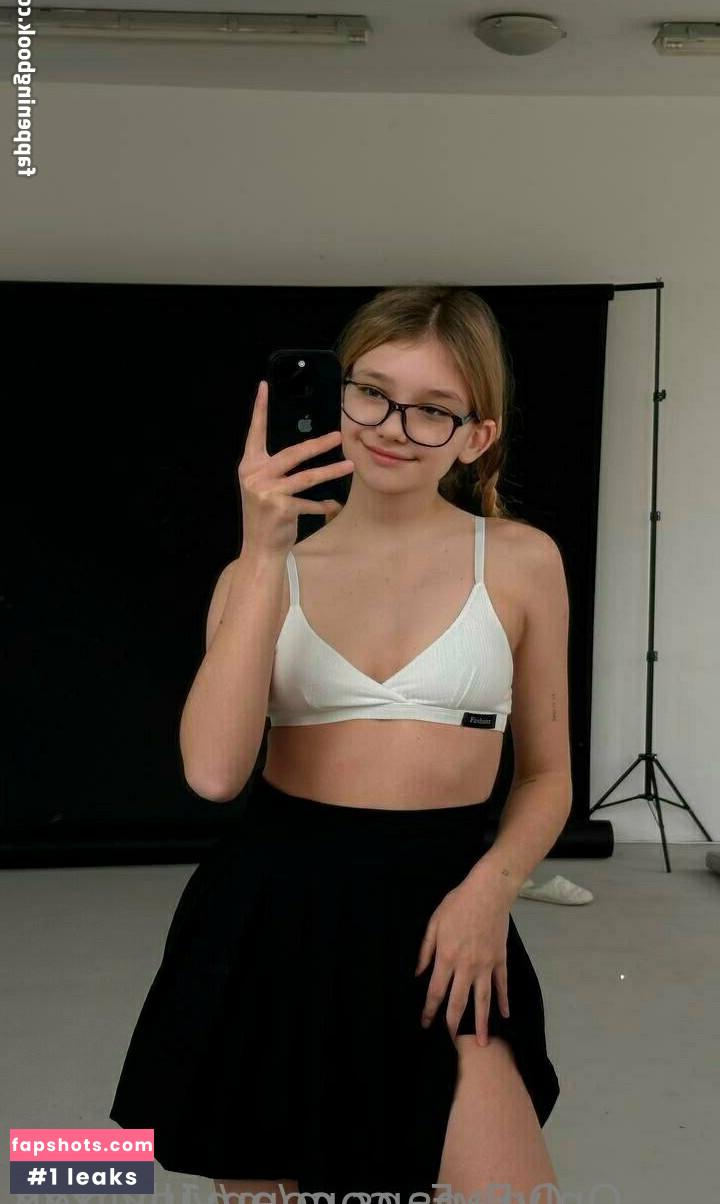 em1lly_xxx gallery photo #14