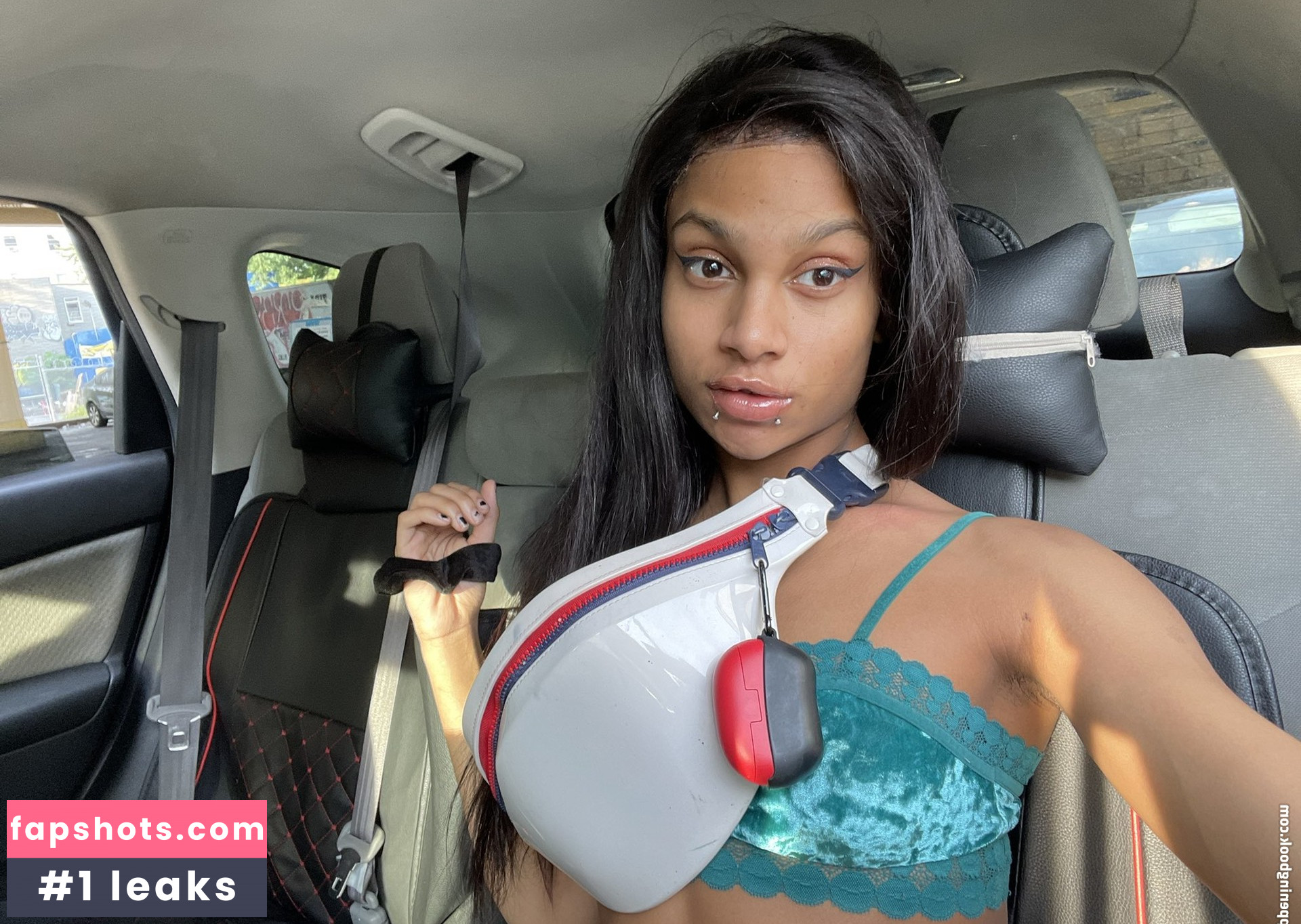 Ember Suxxx gallery photo #4