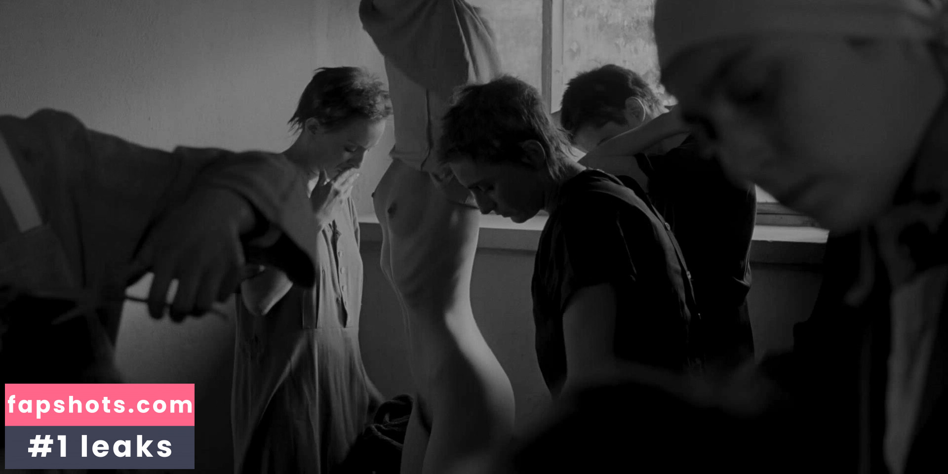 Embeth Davidtz nude babe gallery