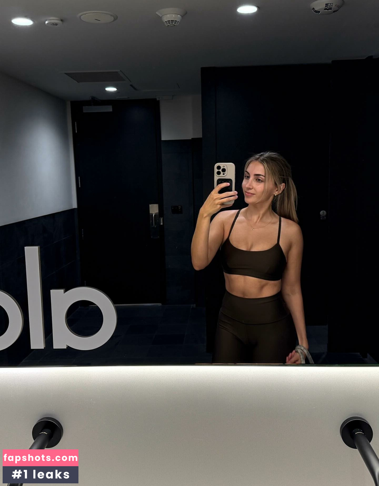 Emelia Hartford Nahé úniky fotek pouze od fanoušků #2 - Fapshots