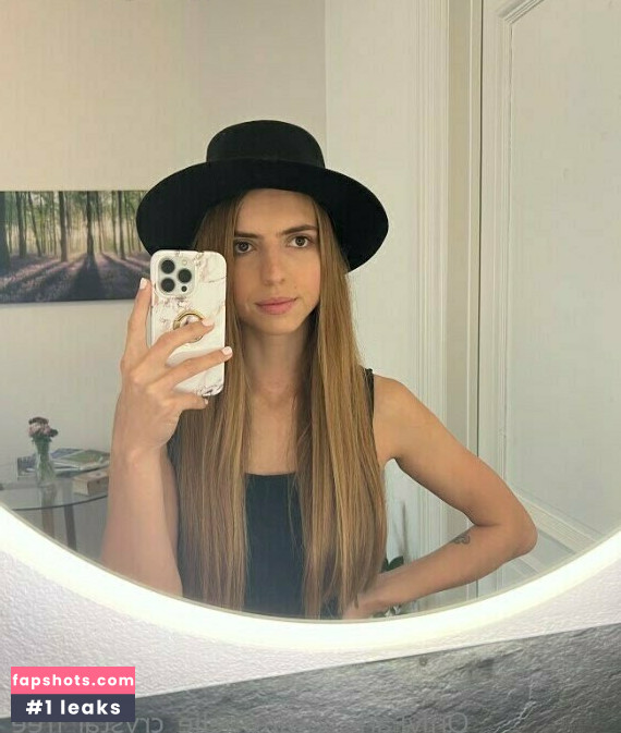 emelie_crystal_free gallery photo #3