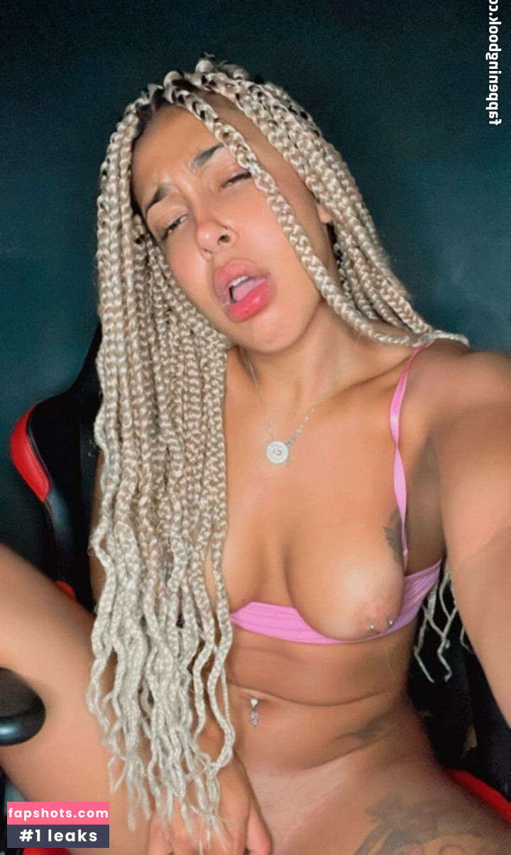 Emelly Souza gallery photo #31