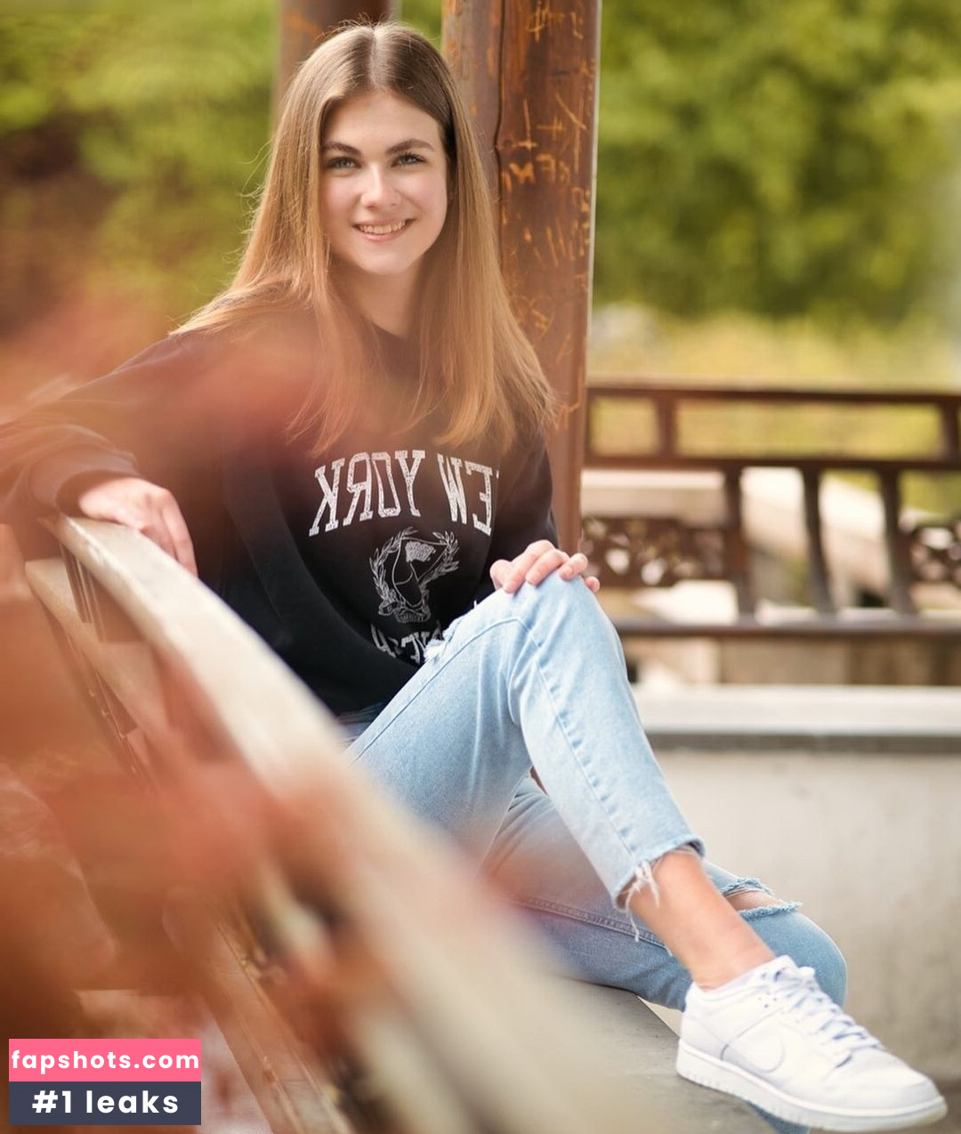 Emelybasics gallery photo #16